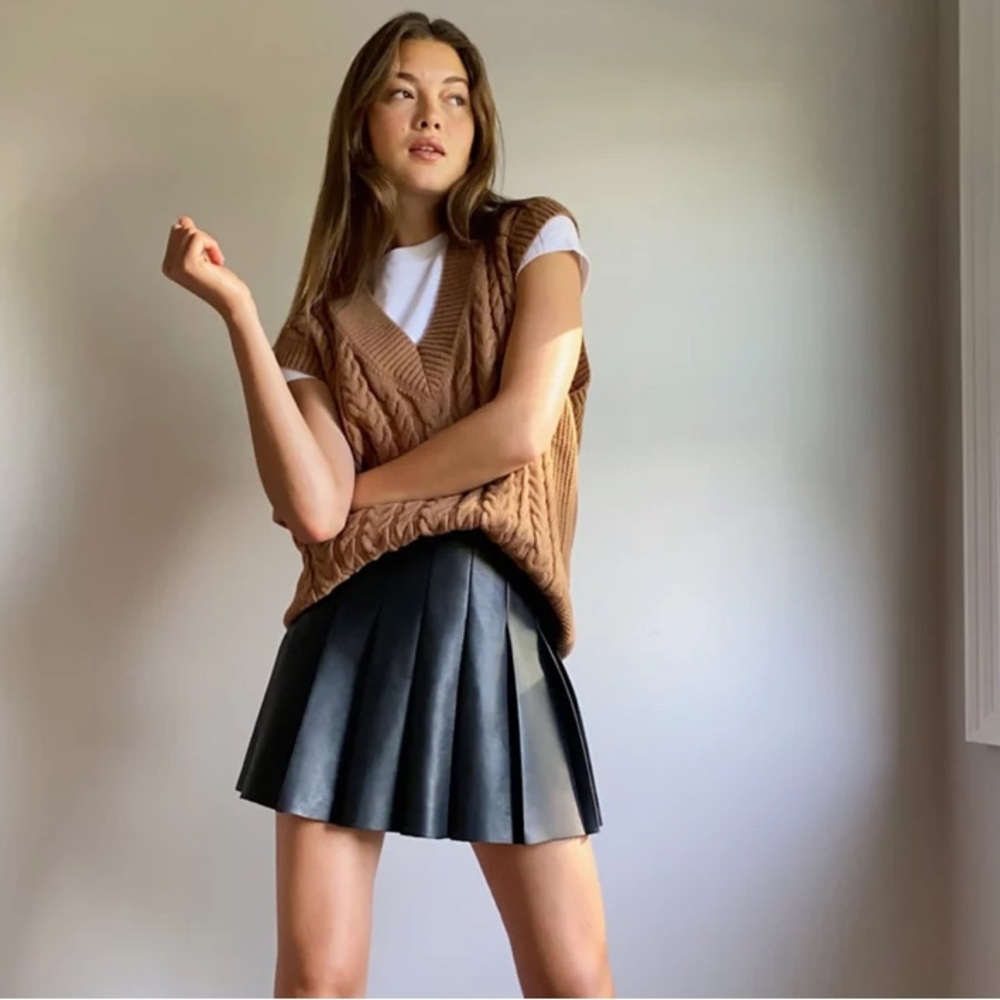 Aritzia Sunday Best OLIVE MINI 15" SKIRT